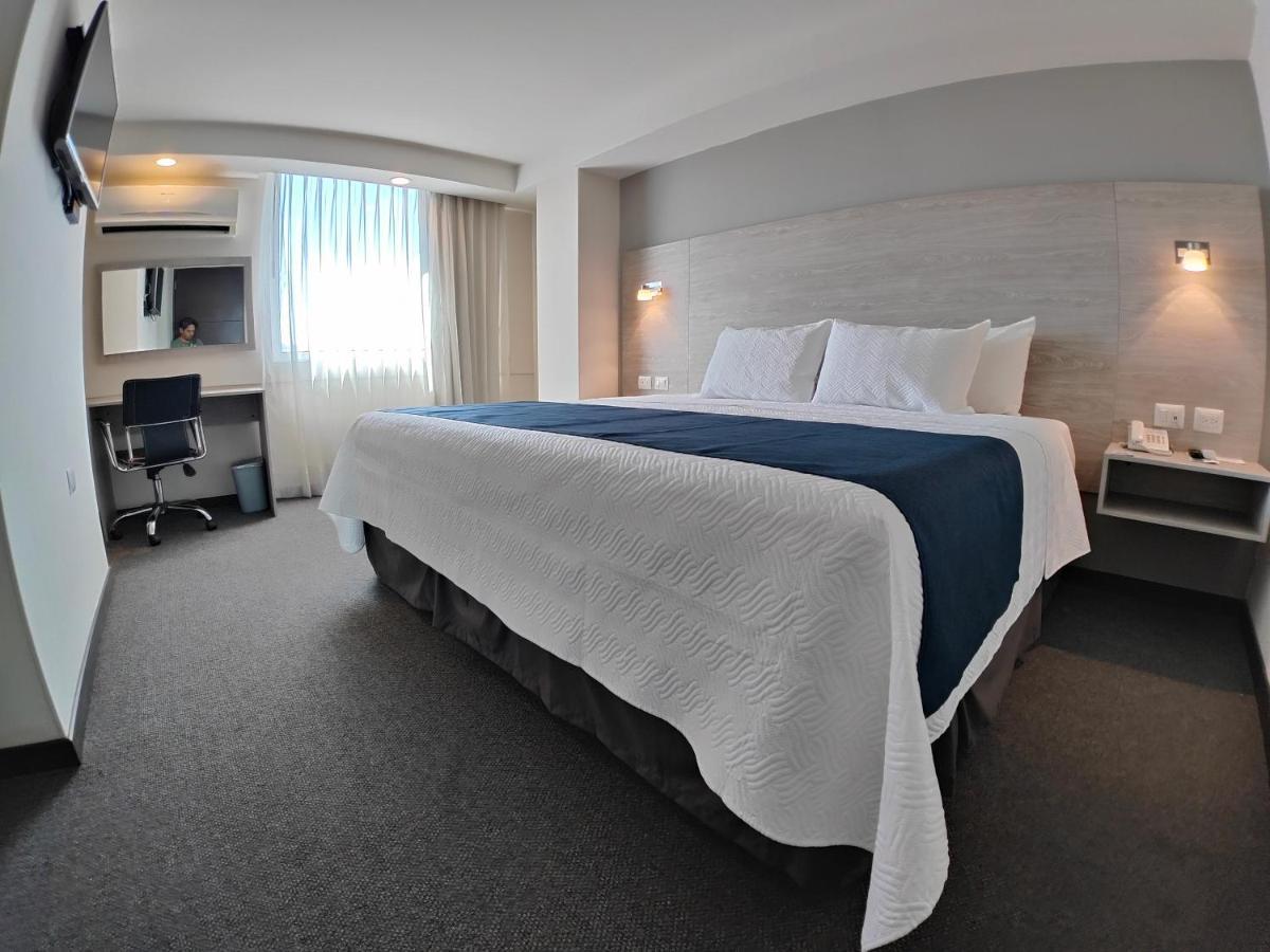 Kasa Hotel & Suites Irapuato Zewnętrze zdjęcie