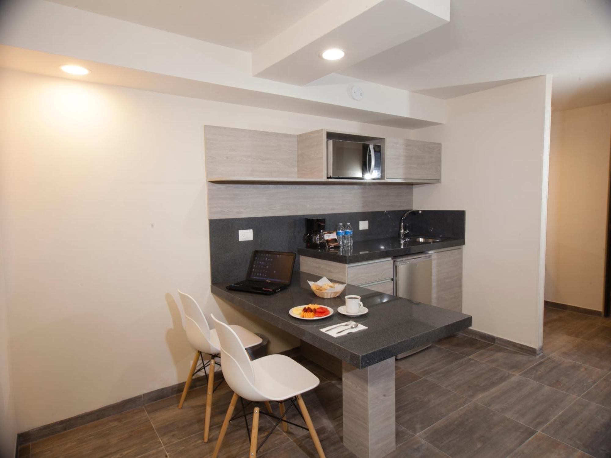 Kasa Hotel & Suites Irapuato Zewnętrze zdjęcie