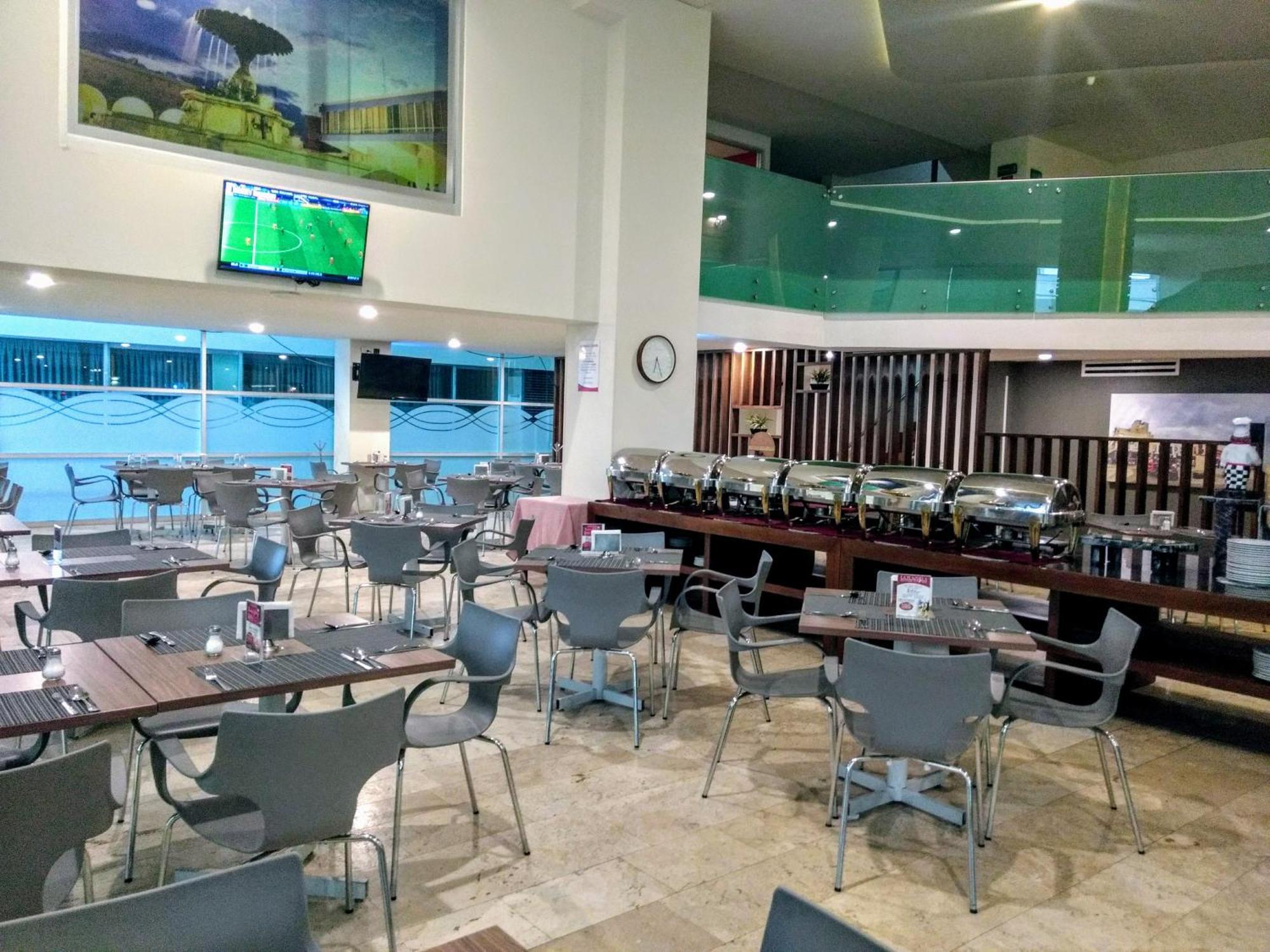 Kasa Hotel & Suites Irapuato Zewnętrze zdjęcie