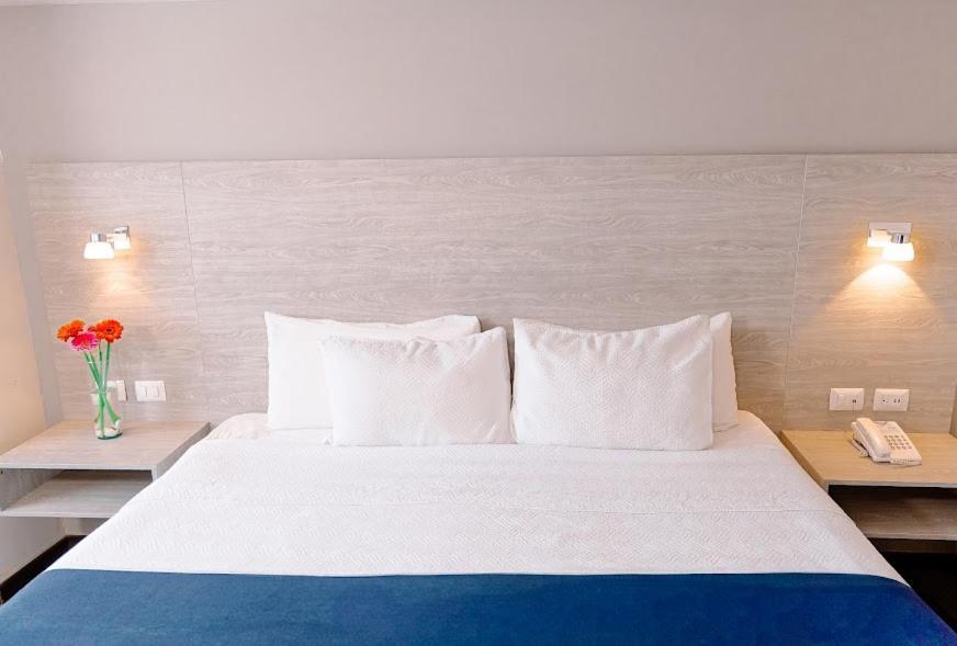 Kasa Hotel & Suites Irapuato Zewnętrze zdjęcie